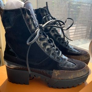 Louis Vuitton laureate desert lace up boots